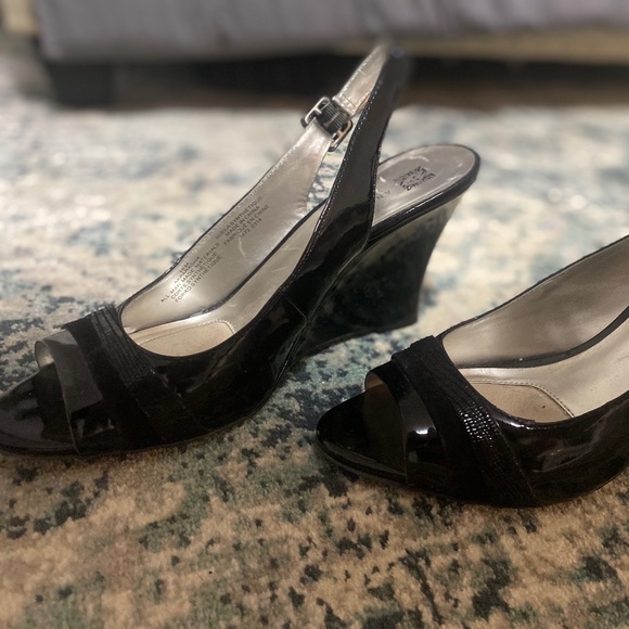 Black Heels - Picture 1 of 4